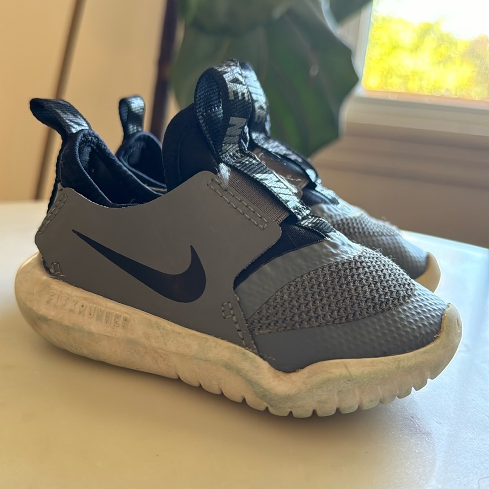 NIKE FLEX RUNNER